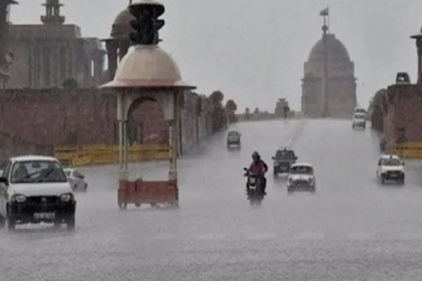 🌩️ Sudden Storm Hits Delhi: Heavy Rain and Hail Cause Damage, Safety Concerns Rise
